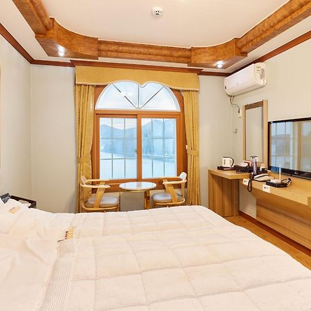 Goheung Hayan Noeul Hotel Eksteriør bilde